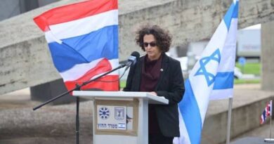 เปิดบทความ ฯพณฯ อโลนา ฟิชเชอร์-คัมม์ เอกอัครราชทูตอิสราเอลประจำประเทศไทย “การกลับคืนสู่มาตุภูมิของสุทธิศักดิ์ รินทลักษ์และสะพานเชื่อมระหว่างประชาชนของเรา”