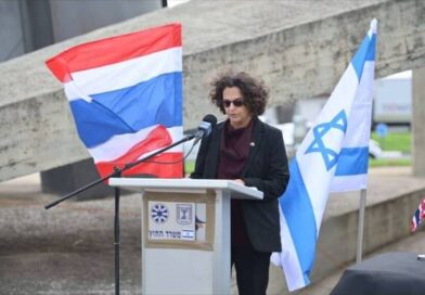 เปิดบทความ ฯพณฯ อโลนา ฟิชเชอร์-คัมม์ เอกอัครราชทูตอิสราเอลประจำประเทศไทย “การกลับคืนสู่มาตุภูมิของสุทธิศักดิ์ รินทลักษ์และสะพานเชื่อมระหว่างประชาชนของเรา”