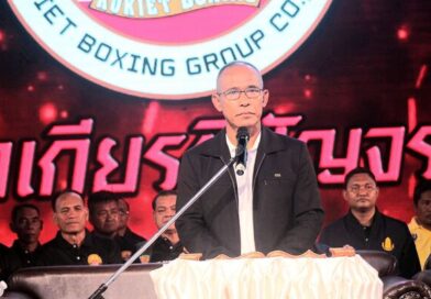 พลตรีณัฏฐ์ ศรีอินทร์ รองแม่ทัพภาค 2 ประธานเปิด “น้ำยืนไฟต์”คู่เอก”พยัคฆ์ดำ” น็อค “เจสเปอร์” ยก 3 มหกรรมมวยไทยนานาชาติ อ.น้ำยืน จ.อุบลราชธานี