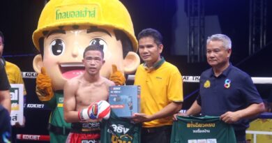 ณัฐพงษ์ ราชานนท์ กำปั้นหนุ่มตัวแทน จ.ฉะเชิงเทรา โชว์ชั้นเชิงมวยระดับยอดมวยดวลเดือดชนะคะแนน ซุปเปอร์แม็ก กิวกิวเต้น้องรักยิม จาก จ.ตราด พร้อมทุบองศาเดือดแตก 100 องศา