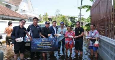 วิทยาลัยการปกครอง รวมน้ำใจ เร่งทำอาหารน้ำดื่มมอบให้ผู้ประสบภัยน้ำท่วม