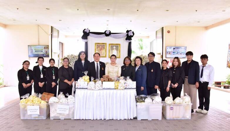 มทร.ธัญบุรี ผนึกกำลังเทศบาลตำบลธัญบุรี จิตอาสาประดิษฐ์ดอกไม้จันทน์ 15,000 ดอก